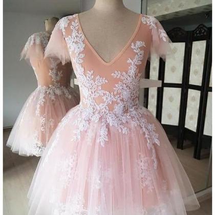 Exquisite Tulle V-neck Prom Dresses Short A-line..