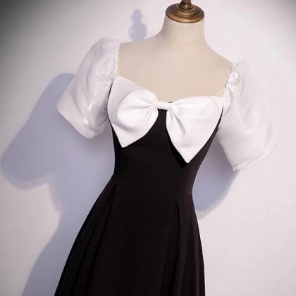 Black Gown With White Bow And Sleeves on Luulla