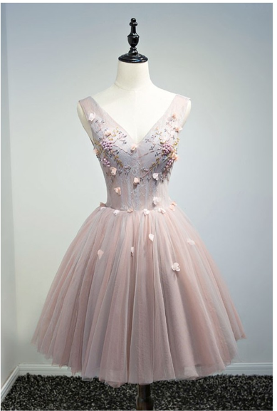 Vintage Ball-gown Party Dress V-neck Short Tulle Homecoming Dress With Beading