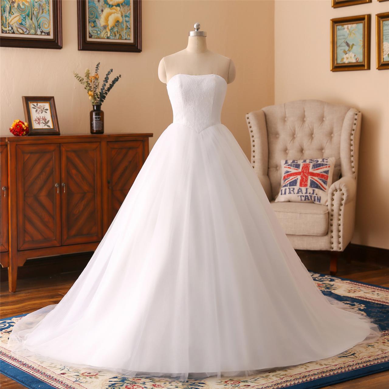 A-line Lace Applique Wedding Dress ,sexy Sweetheart Neck Wedding Dress , Luxury Simple Sleeveless Wedding Dress, Floor Length Bridal Dress, Sweep