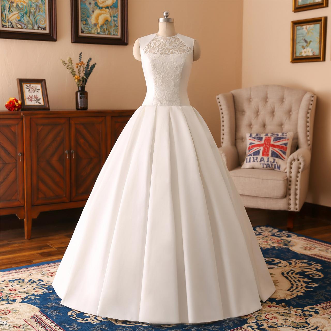 A-line Lace Applique Wedding Dress ,sexy O Neck Wedding Dress , Luxury Simple Sleeveless Wedding Dress, Floor Length Bridal Dress, Beading