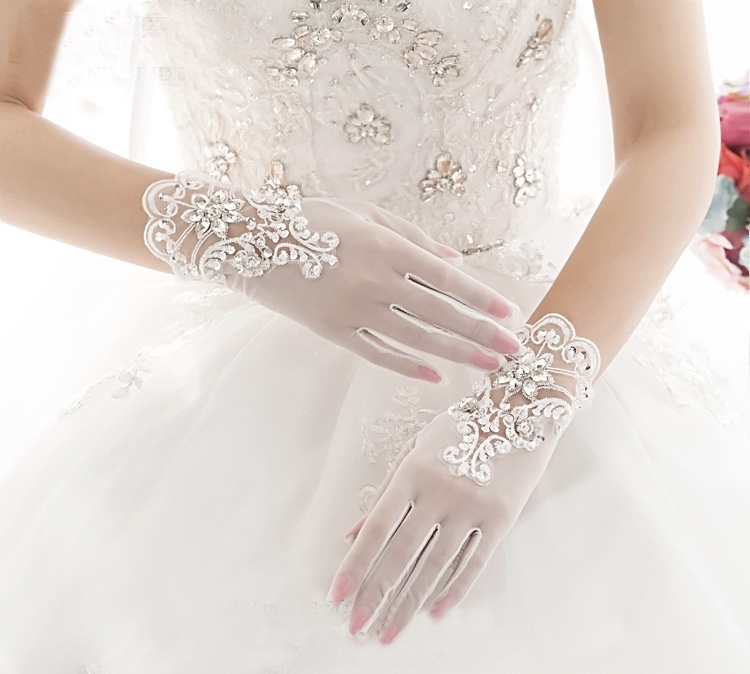 Simple And Elegant Short Bridal Wedding Gloves, White Lace Bridal Dress Accessories