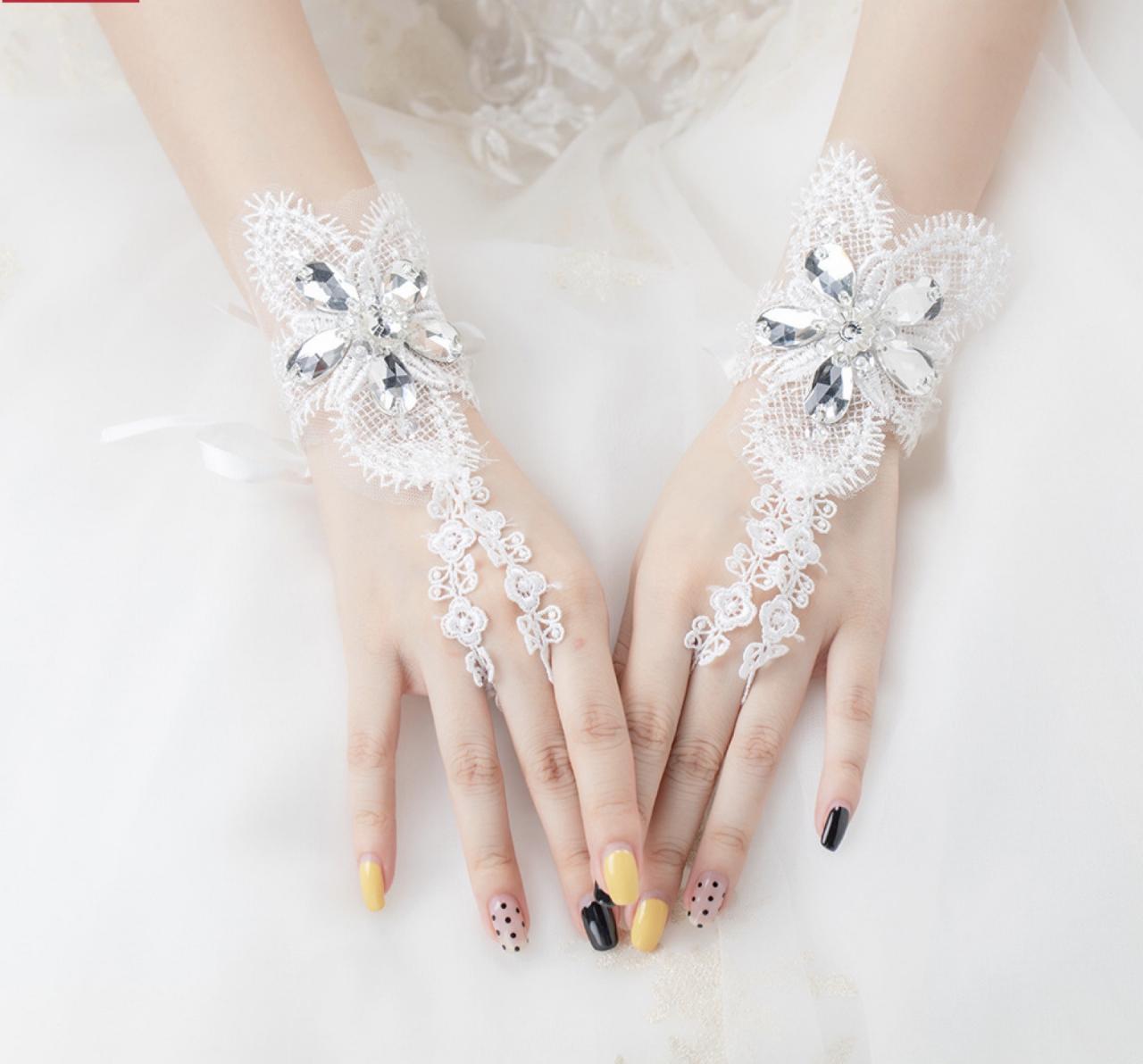 Bridal Gloves,, Stretch Wedding Lace, White Lace Accessories, Bridal Short Mesh Gloves