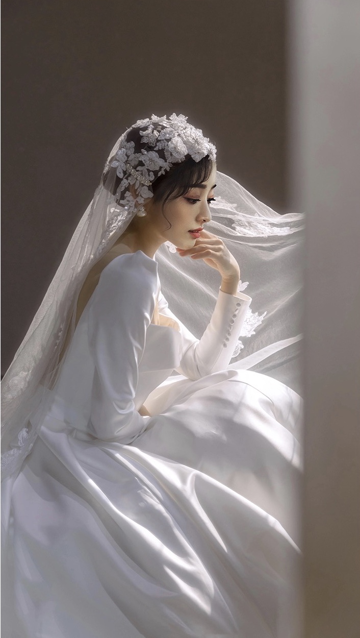 Long Sleeve Wedding Dress,square Neck Bridal Dress With Big Trailing,custom Made