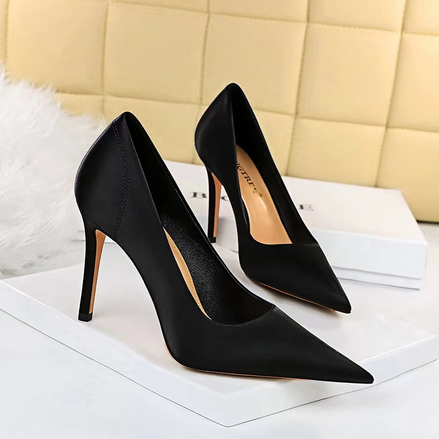 Retro High Heels Female Pointed Toe Shallow Mouth Single Shoes
