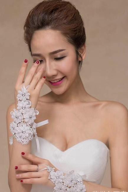 Wholesale high-grade bridal gloves, water-soluble flower sewing bead flower binding short gloves, manufacturers direct sales