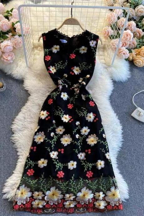 Wavy v-neck sleeveless heavy embroidered dress