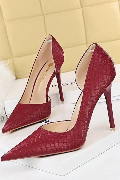 Slim heels, super high heels, shallow side cutout heels, retro serpentine single shoes